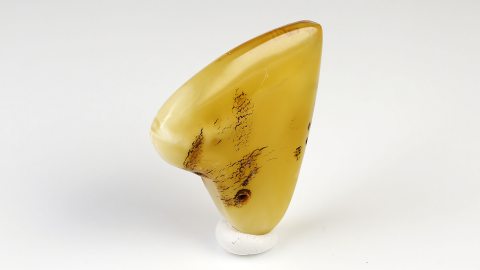 Baltischer Bernstein von Hand geschliffen