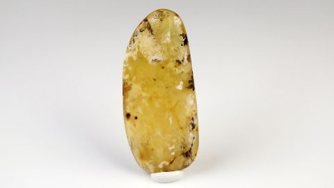 Naturbernstein von Hand geschliffen und poliert