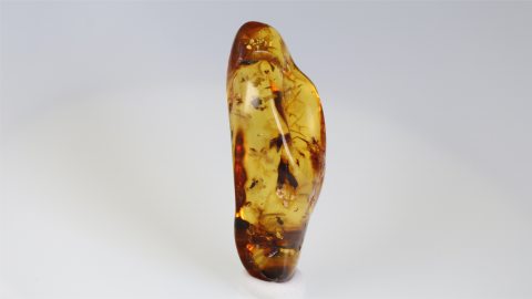 Naturbernstein geschliffen