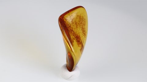 Naturbernstein geschliffen