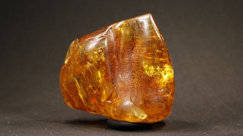 Naturbernstein geschliffen 36 Gramm, honiggelb