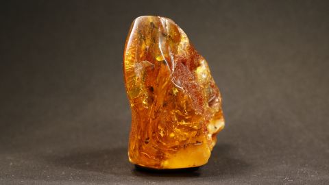 Naturbernstein geschliffen 36 Gramm, honiggelb