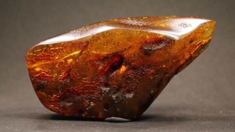  Bernstein honiggelb bis honigrot 