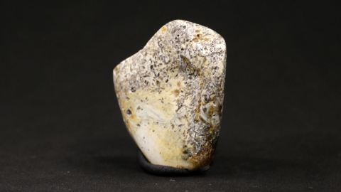 Bernstein weiß bis grau