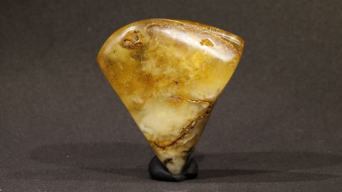 Bernstein milchigweiß