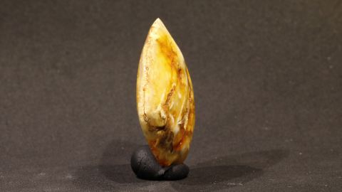 Naturbernstein teils transparent