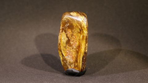 Naturbernstein geschliffen