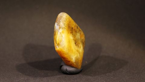 eckiger Naturbernstein