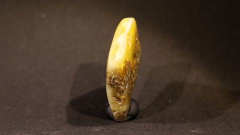 Baltischer Bernstein, Naturbernstein geschliffen milchig