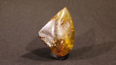 Naturbernstein geschliffen