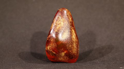 Naturbernstein rotbraun