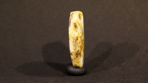 Weißer Baltischer Bernstein, Naturbernstein geschliffen