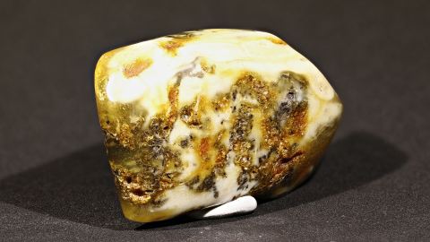 Naturbernstein leicht grün