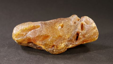 Bernstein Stalaktitentropfen 32,7 Gramm