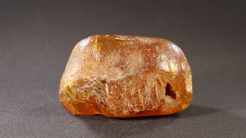 Bernstein Stalaktiten-Tropfen