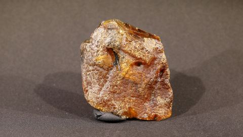 Baltischer Bernstein, Rohbernstein Stalaktitenschlaube