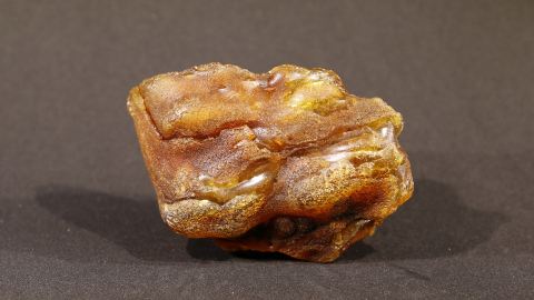 Baltischer Bernstein, Rohbernstein unbehandelt, Bernsteinschlaube 