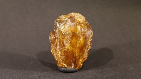 Baltischer Bernstein, Rohbernstein unbehandelt, Schlaubenfropfen