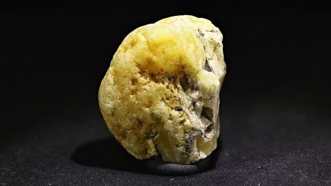 Rohbernstein milchig weiß