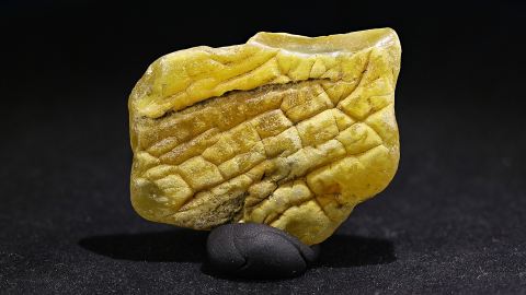 Opaker Rohbernstein unbehandelt