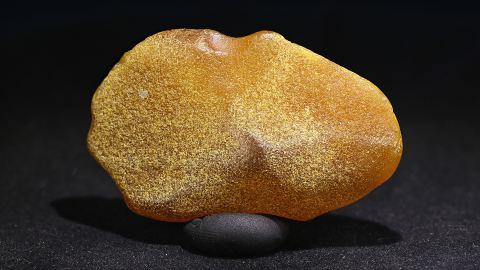 Opaker Rohbernstein unbehandelt