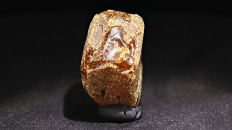 Rohbernstein tiefrot