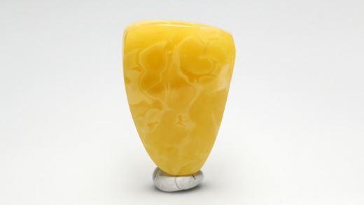 Naturbernstein von Hand geschliffen und poliert