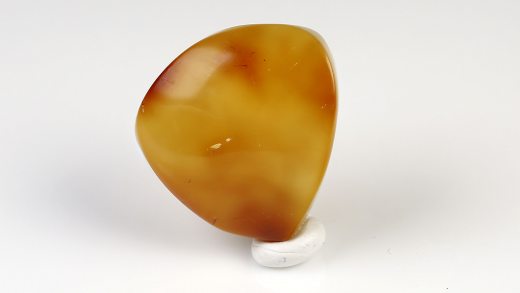 Naturbernstein von Hand geschliffen und poliert