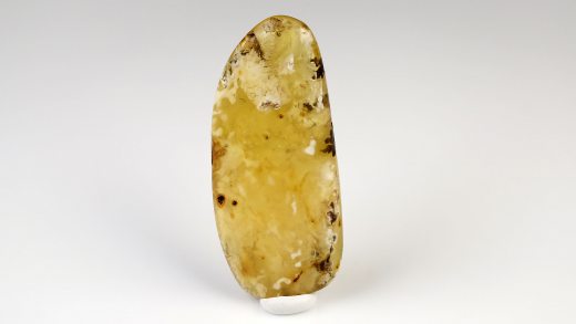 Naturbernstein von Hand geschliffen und poliert