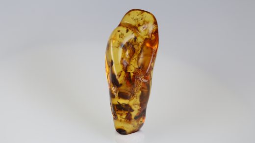 Naturbernstein poliert