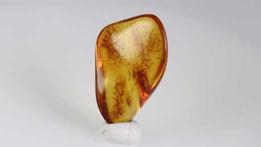 Naturbernstein poliert